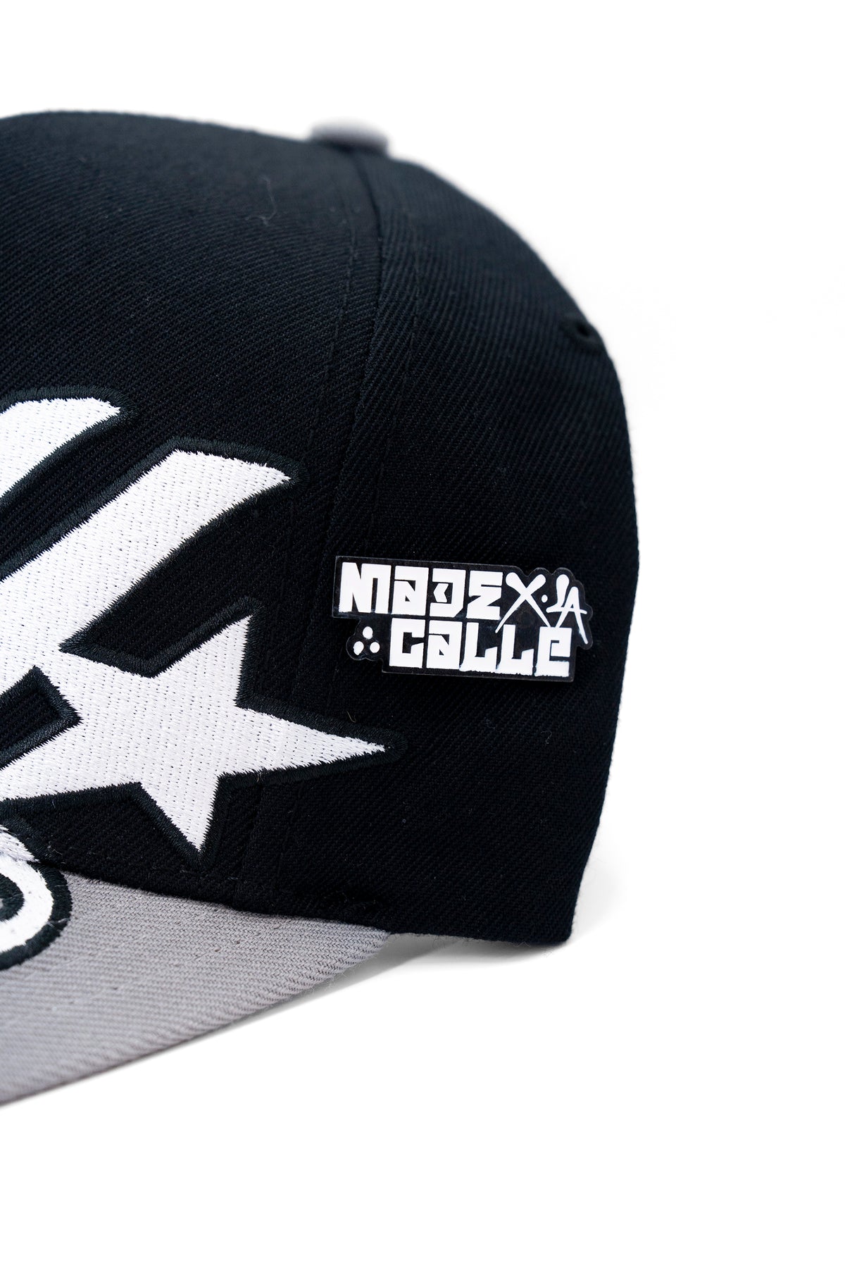 Set de 2 Gorras + 1 Pin de Regalo